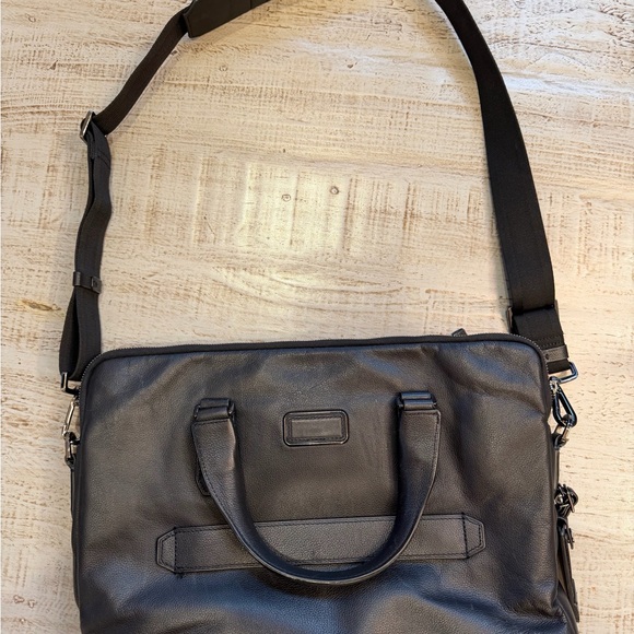 Tumi Black Leather Men's Messenger Bag - Picture 3 of 10